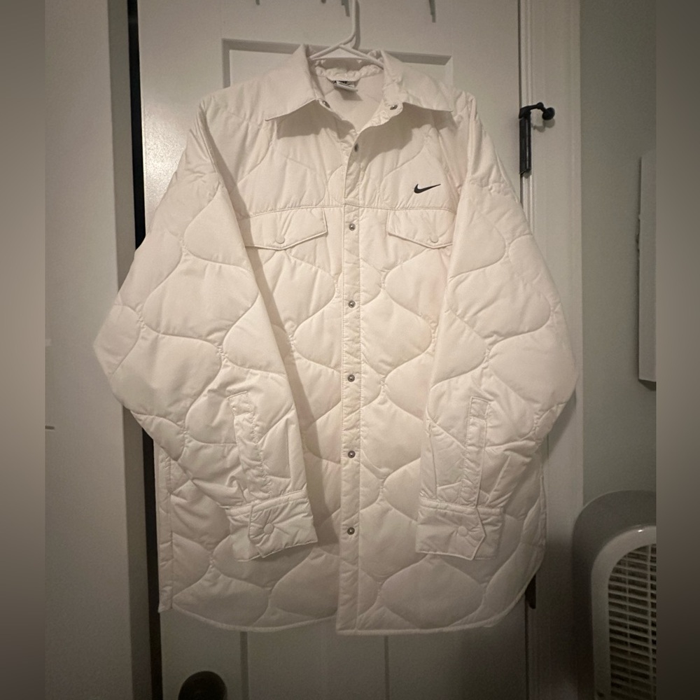 Nike pleated jacket 🤍